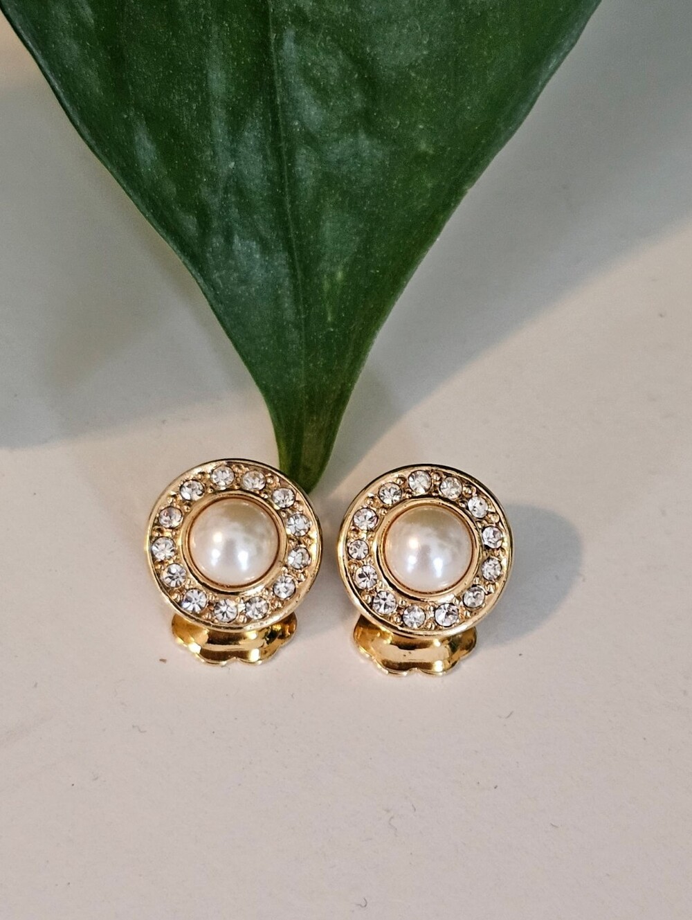 Christian Dior Vintage Clip On Small Faux Pearl and Crystal Earrings - Picture 3 of 16